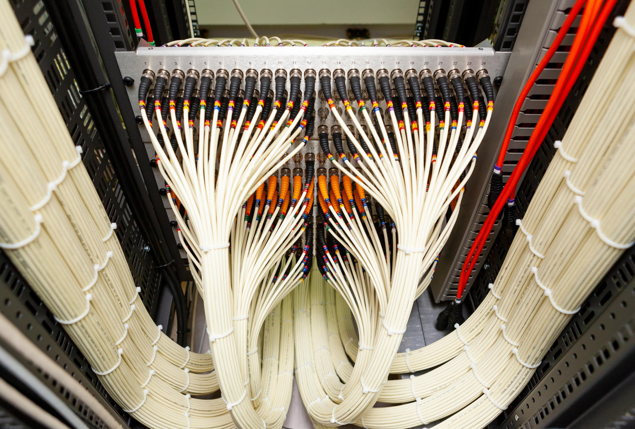 How to Choose Fiber Optic Patch Panels | Amerifiber